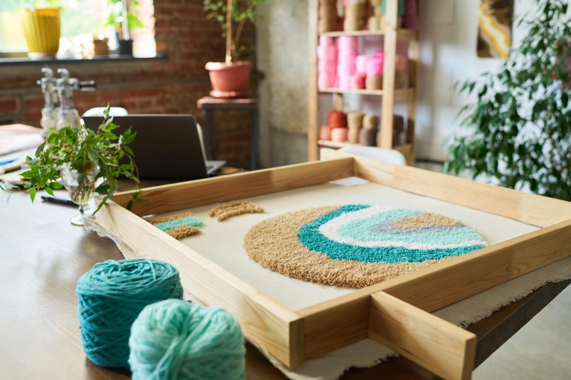 atelier table with threads and hoops